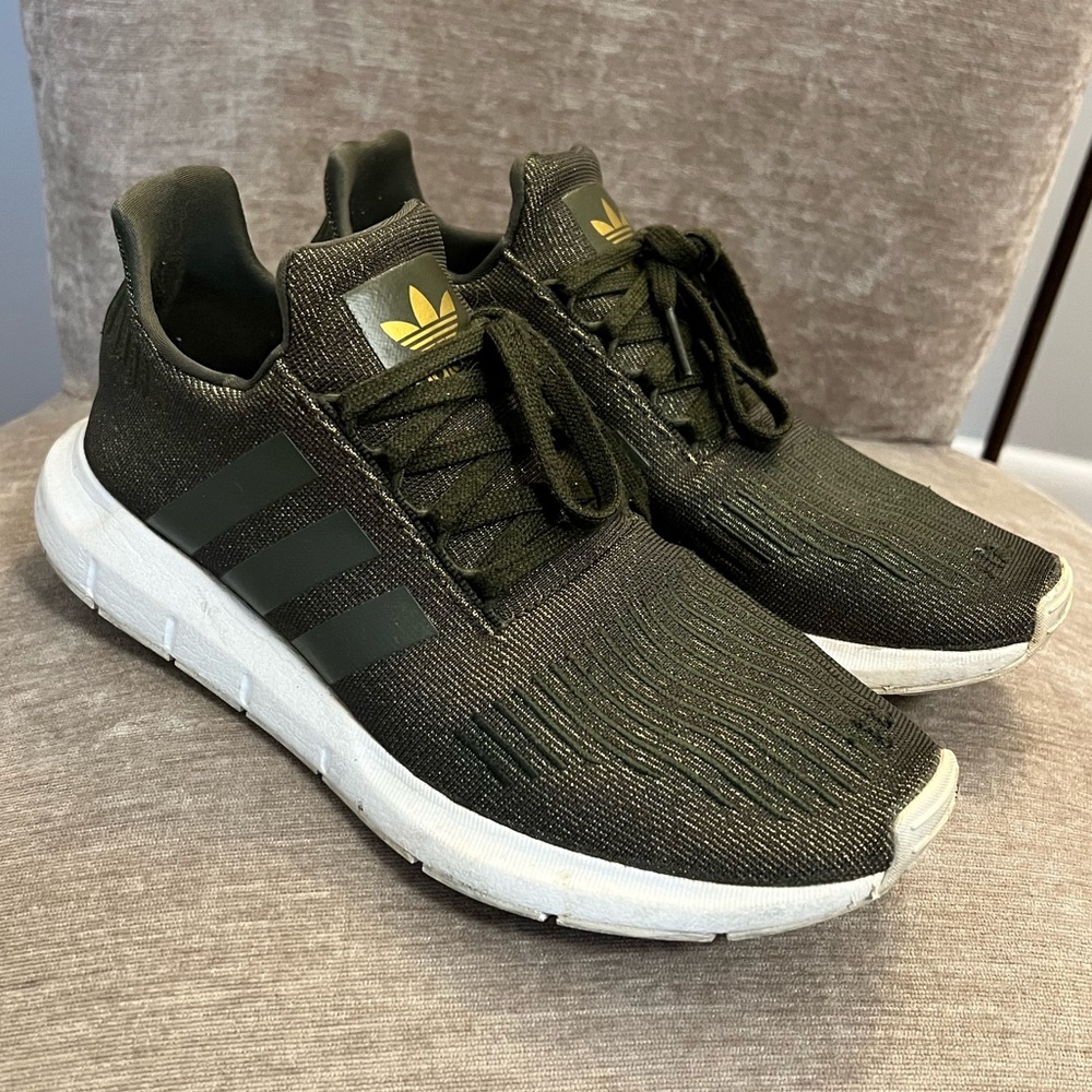 ADIDAS Swift Run Women’s Sneakers